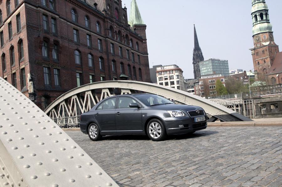  Toyota Avensis 2003 года  (фото 28 из 114)